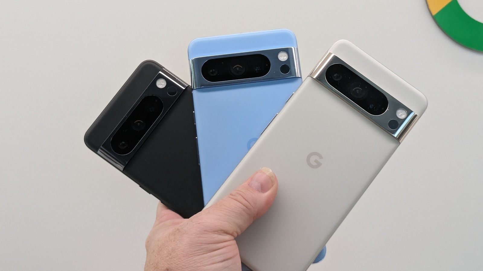 Google Pixel 8 vs. Pixel 8 Pro: What's the Difference? | PCMag Google Pixel 8 Pro Magic Editor vs Adobe Photoshop AI